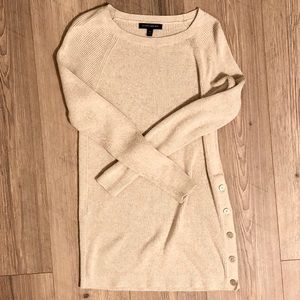 Banana Republic cream sweater with side buttons XS